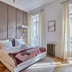 Apartment Opera Vendome By Studio Prestige